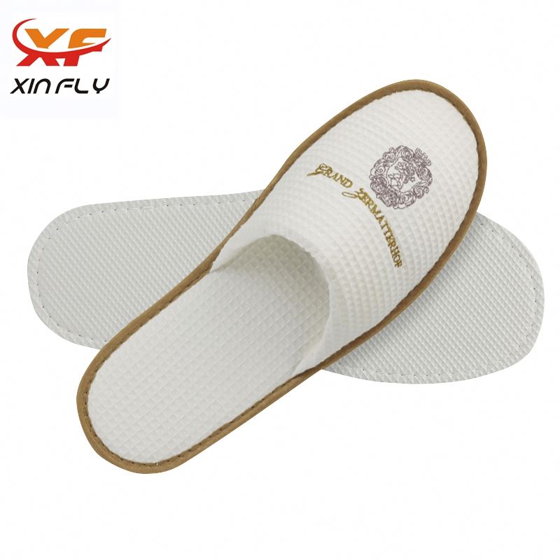 Chinelo de spa personalizado com bico aberto para mulher de hotel