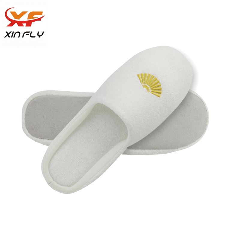 Comfortable Closed toe hotel slippers with logo for Inn